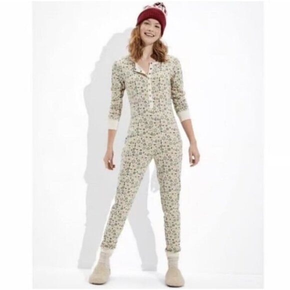 NWT American Eagle One Piece Onesie Waffle Knit Snowflake Winter Pajamas Medium - Picture 2 of 5